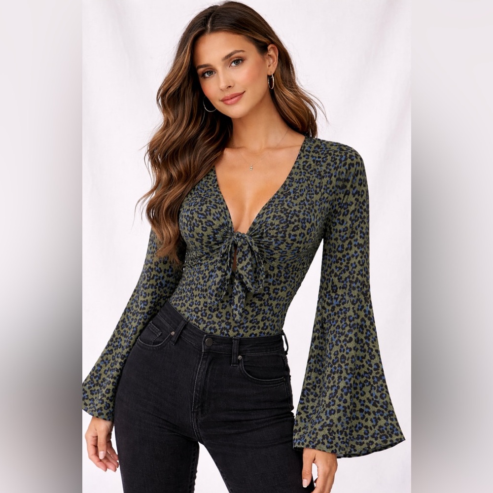 ✨ OLIVACEOUS Leopard Print Long Sleeve Bodysuit M NWT ✨